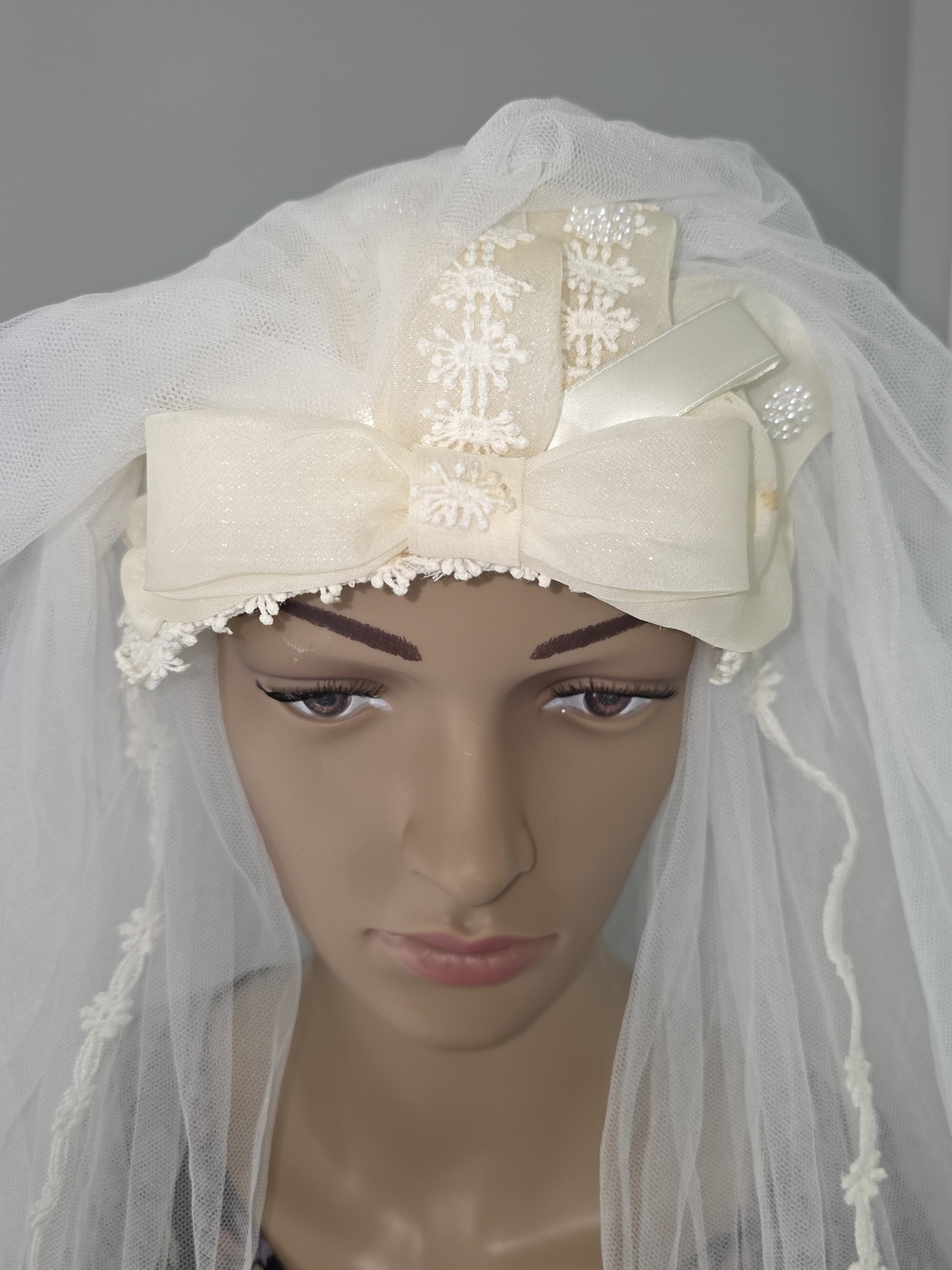 Vintage 1960-70's Juliet Bridal Ivory Lace Bow Veil Headpiece Romance Cathedral